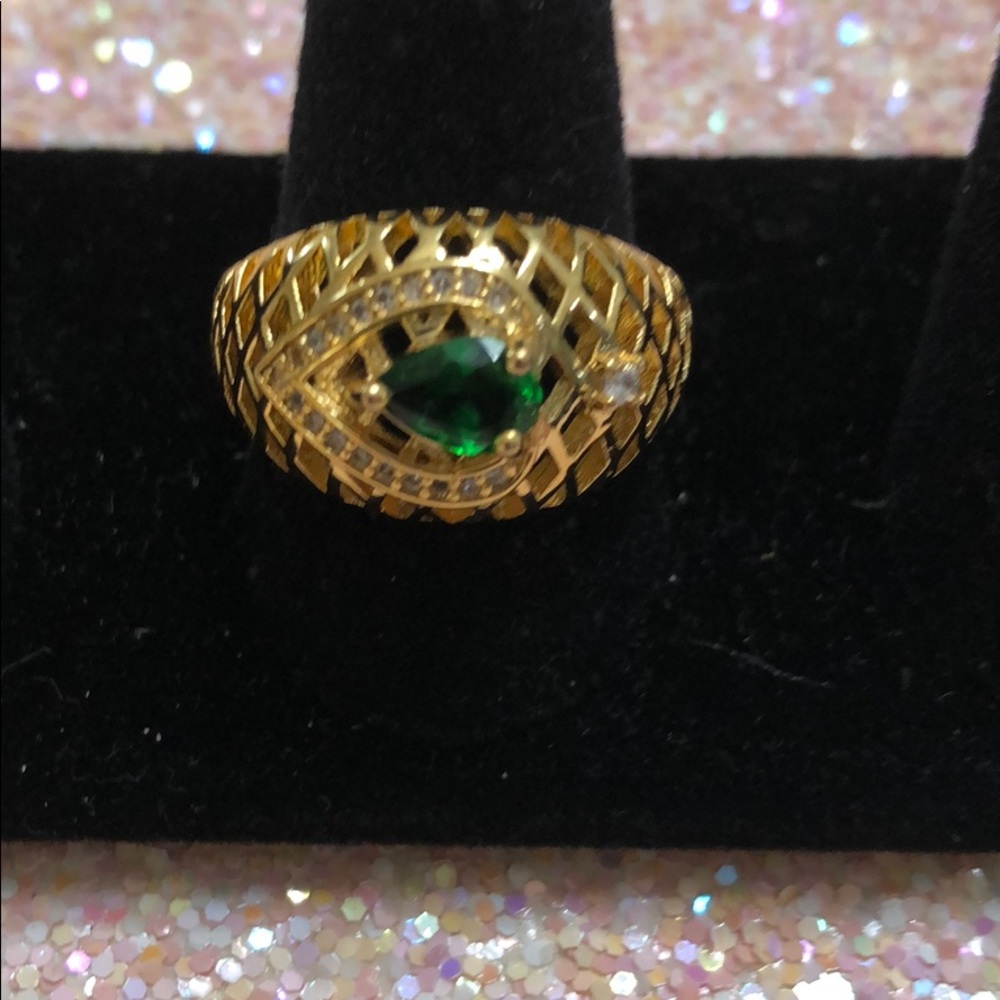 Size 8 princess cut Emerald  ring